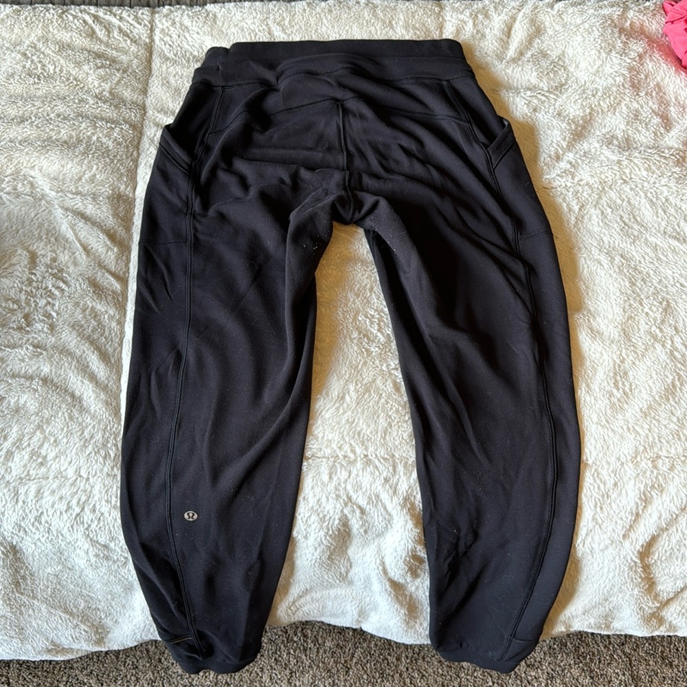 Lululemon joggers with pockets